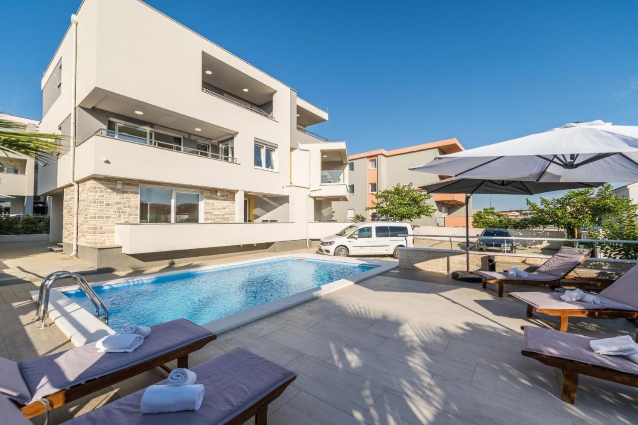 Apartments & Rooms Danivan Pool Villas B Novalja Dış mekan fotoğraf